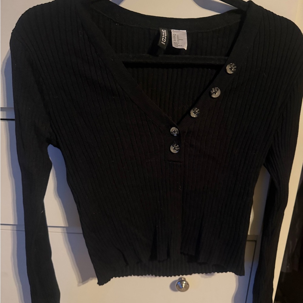 H&M Black Ribbed Long Sleeve Henley Crop Top